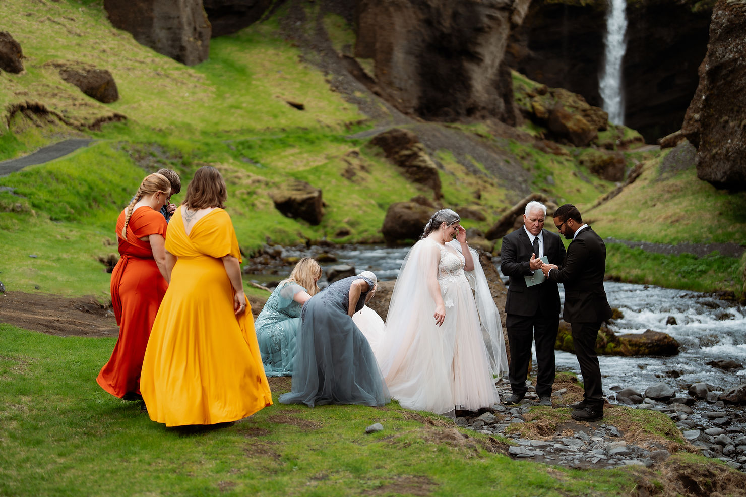How to Include Your Family When You Elope