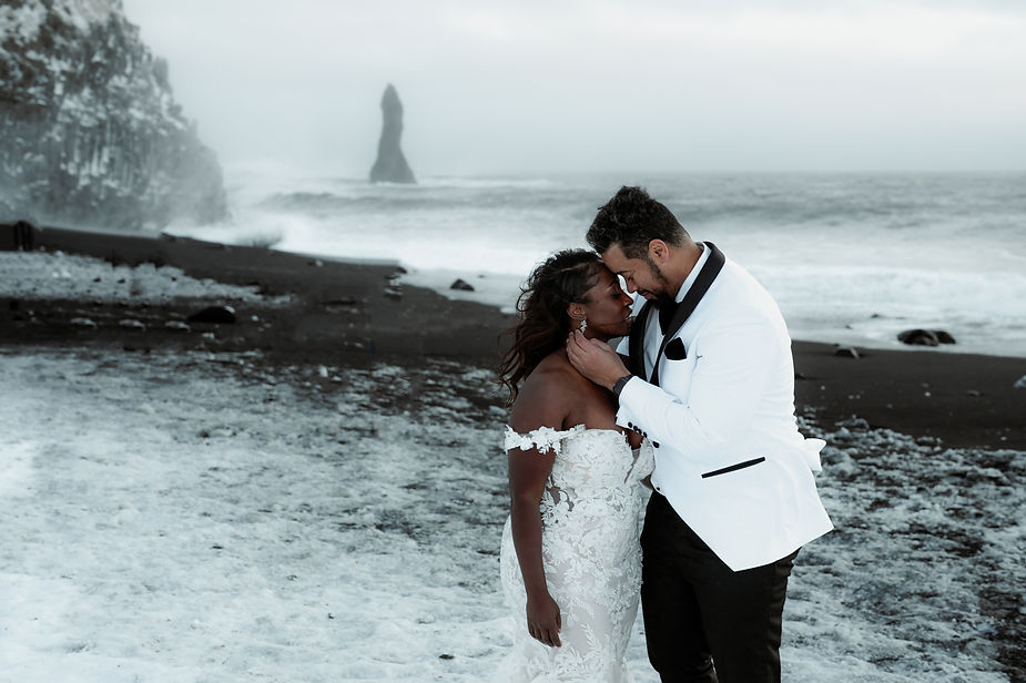 WINTER WEDDING IN REYKJAVÍK, ICELAND
